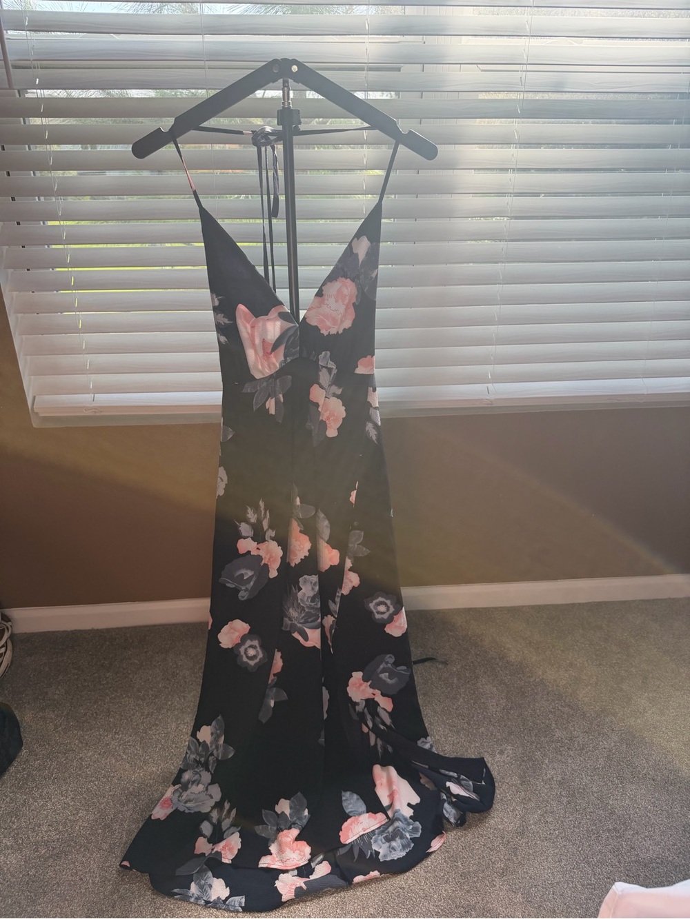 Floral V-Neck Maxi Dress in Black and Pink Small